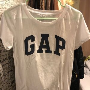 Gap white t-shirt